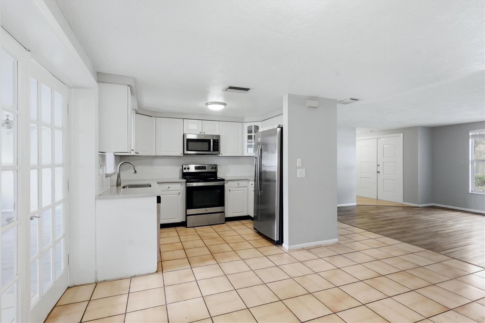 2173 FIESTA DR — photo 14