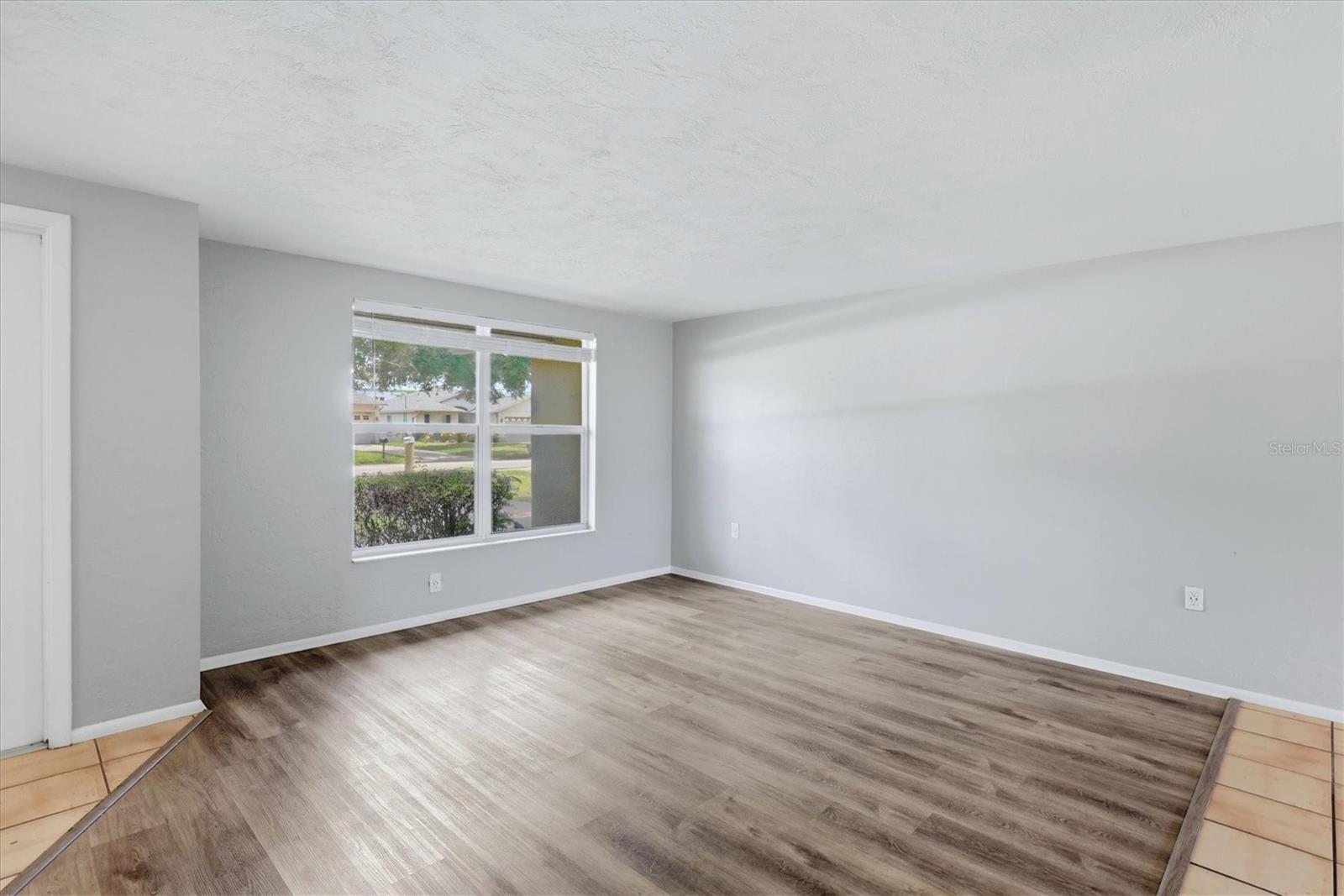 2173 FIESTA DR — photo 10