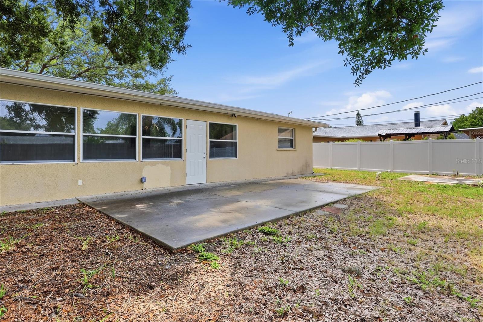 2173 FIESTA DR — photo 32