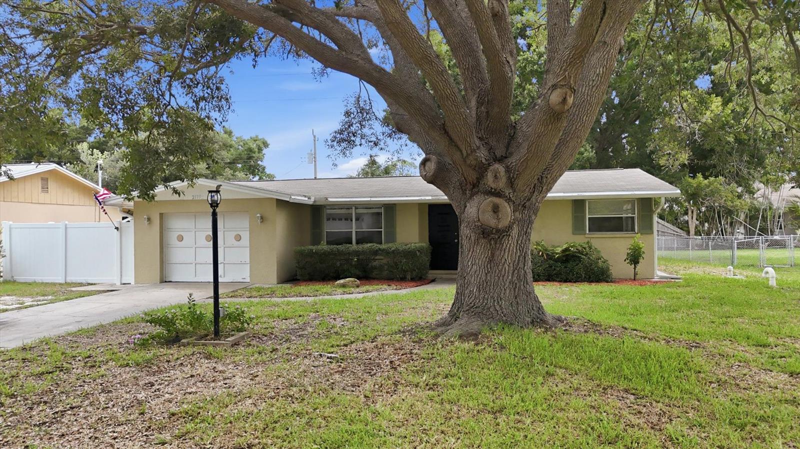 2173 FIESTA DR — photo 3