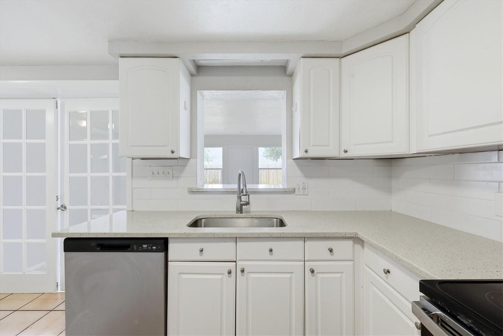 2173 FIESTA DR — photo 17