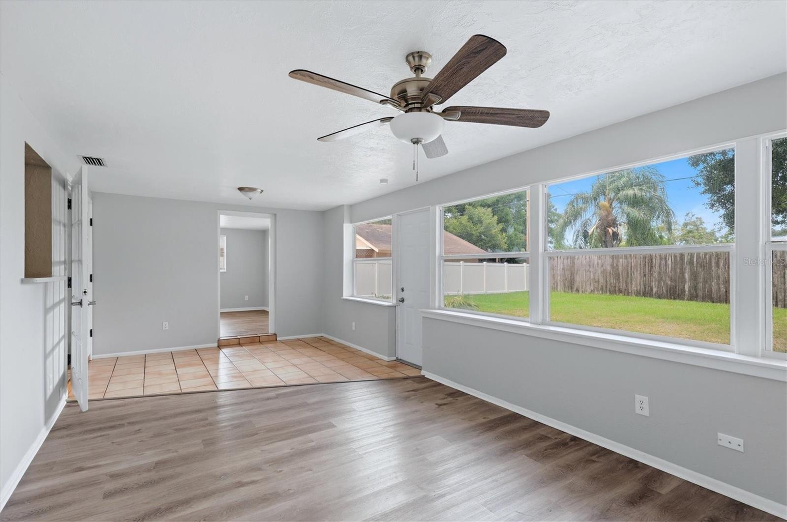 2173 FIESTA DR — photo 8