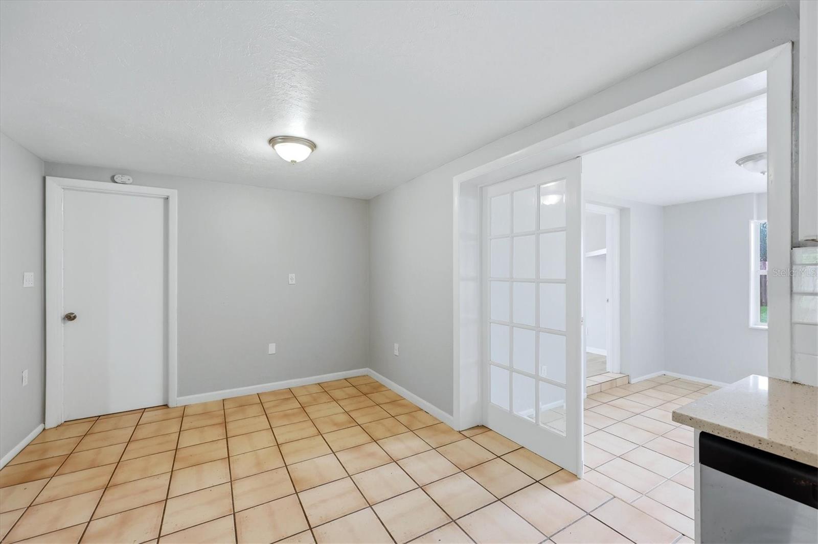 2173 FIESTA DR — photo 15