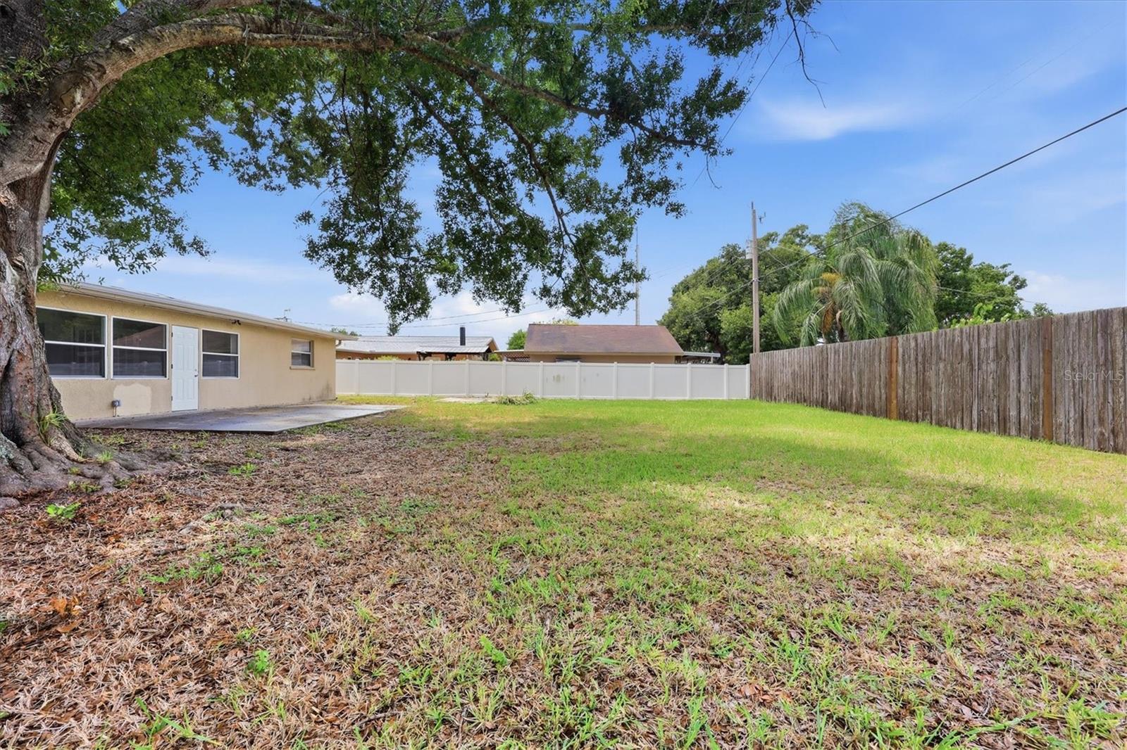2173 FIESTA DR — photo 33