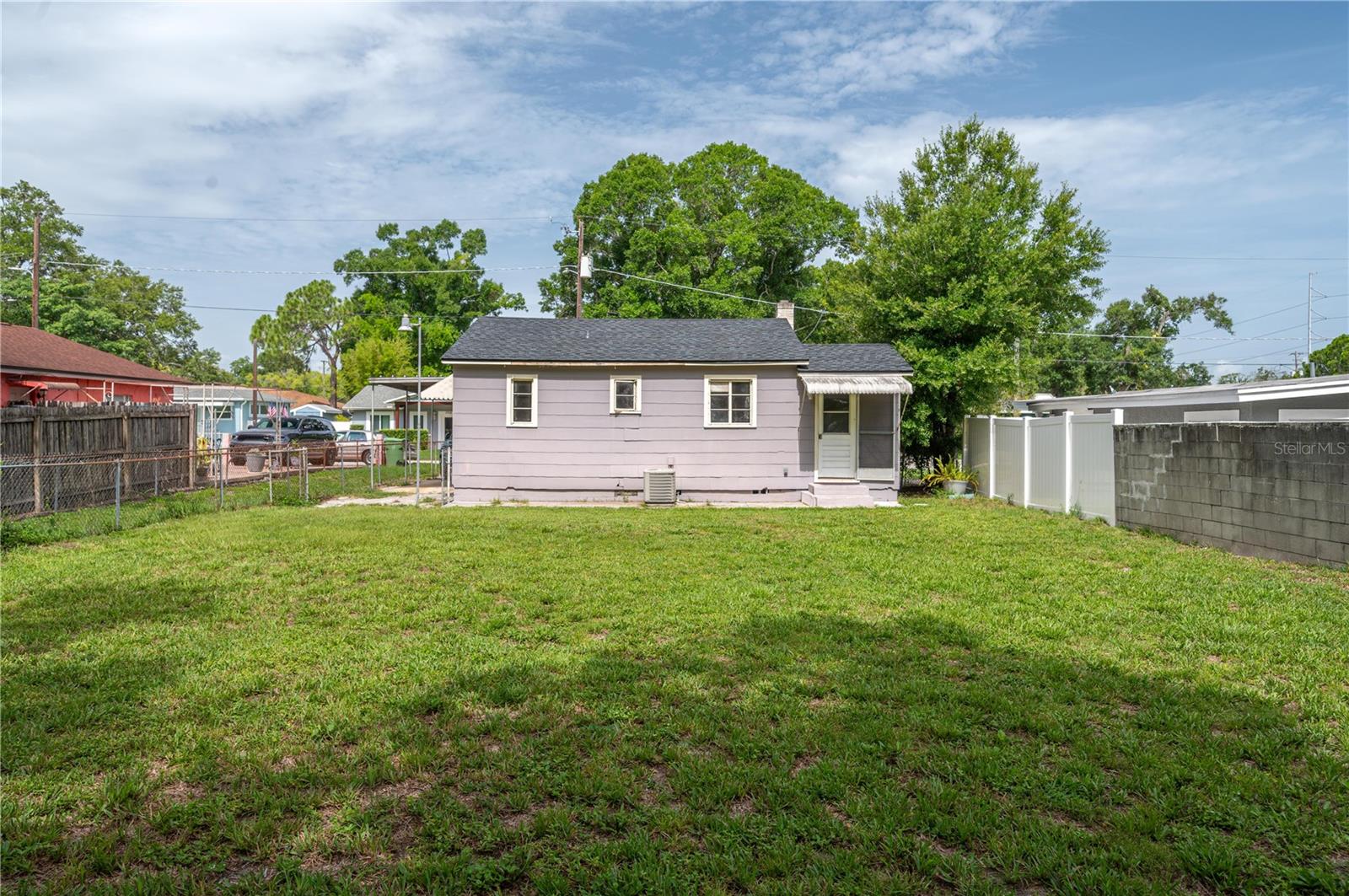 3905 N CLEARFIELD AVE — photo 5