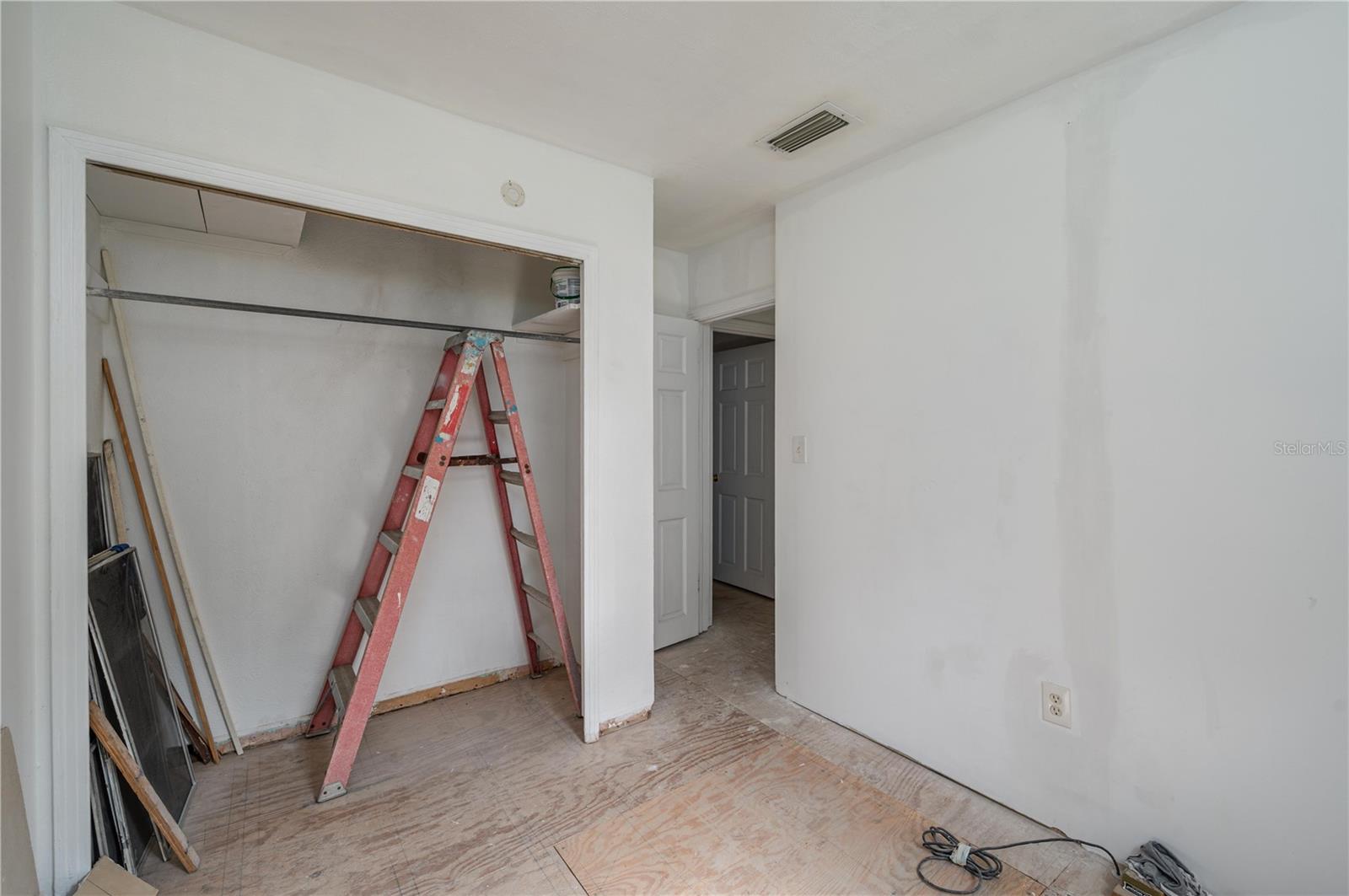 3905 N CLEARFIELD AVE — photo 20