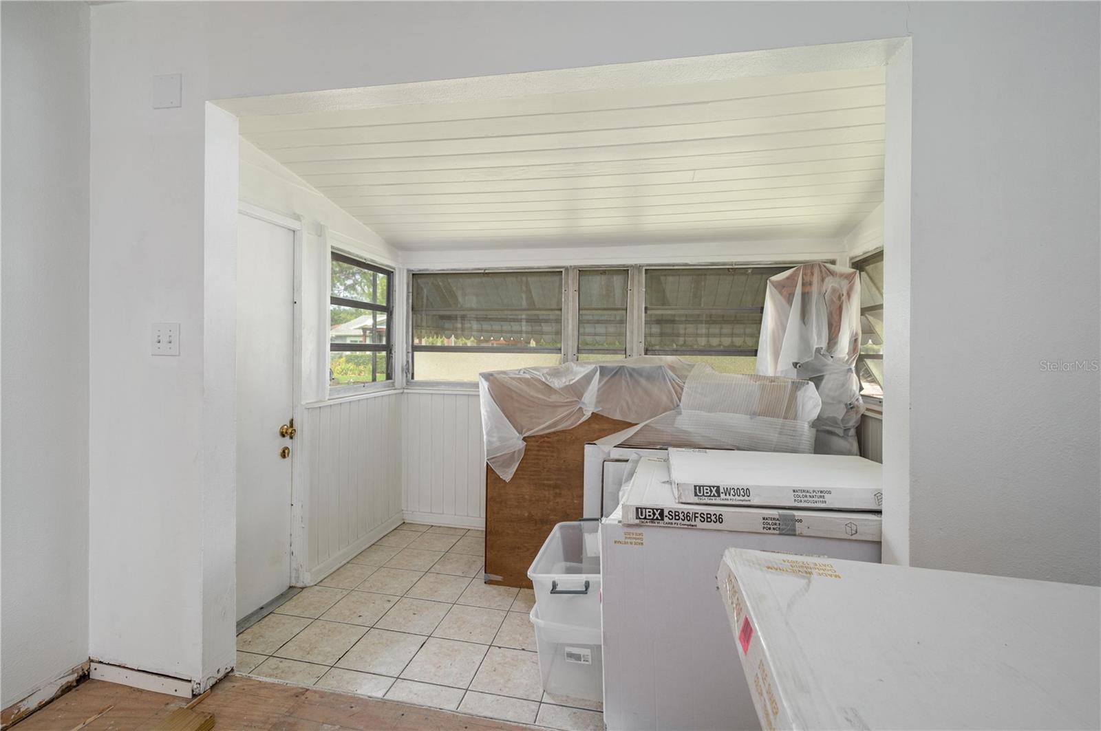 3905 N CLEARFIELD AVE — photo 9