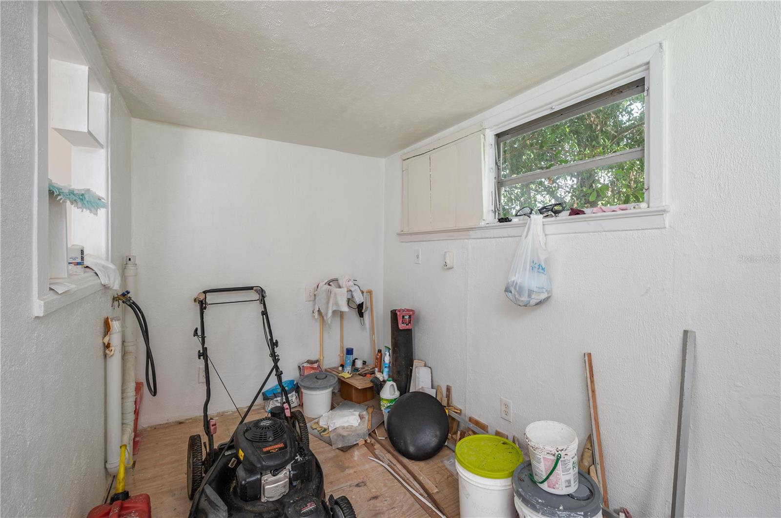 3905 N CLEARFIELD AVE — photo 16