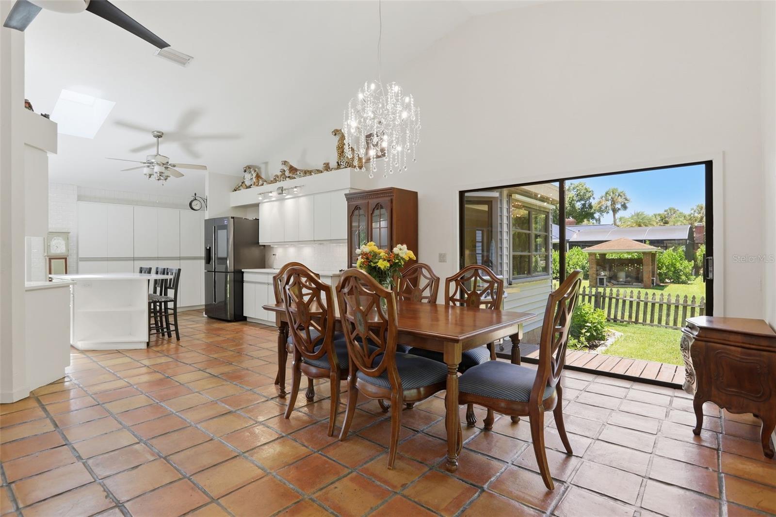 881 PINTO CIR — photo 10