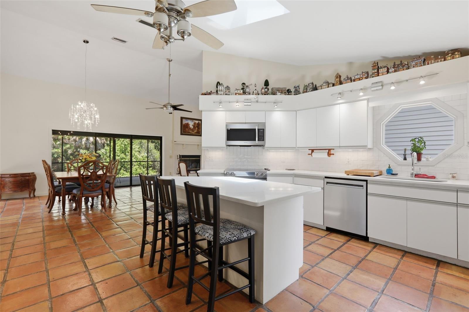881 PINTO CIR — photo 12