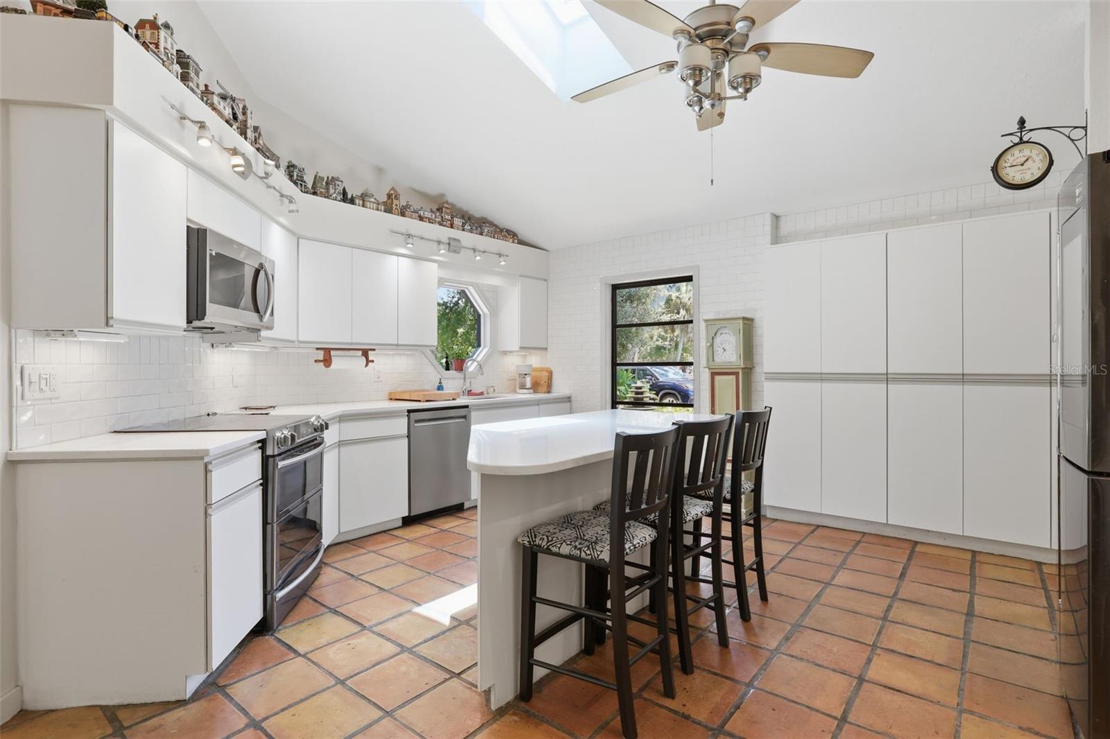 881 PINTO CIR — photo 11