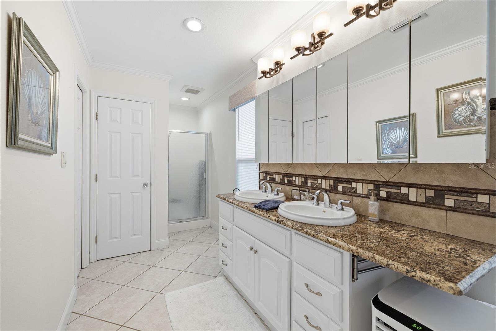 176 MAPLE AVE — photo 23