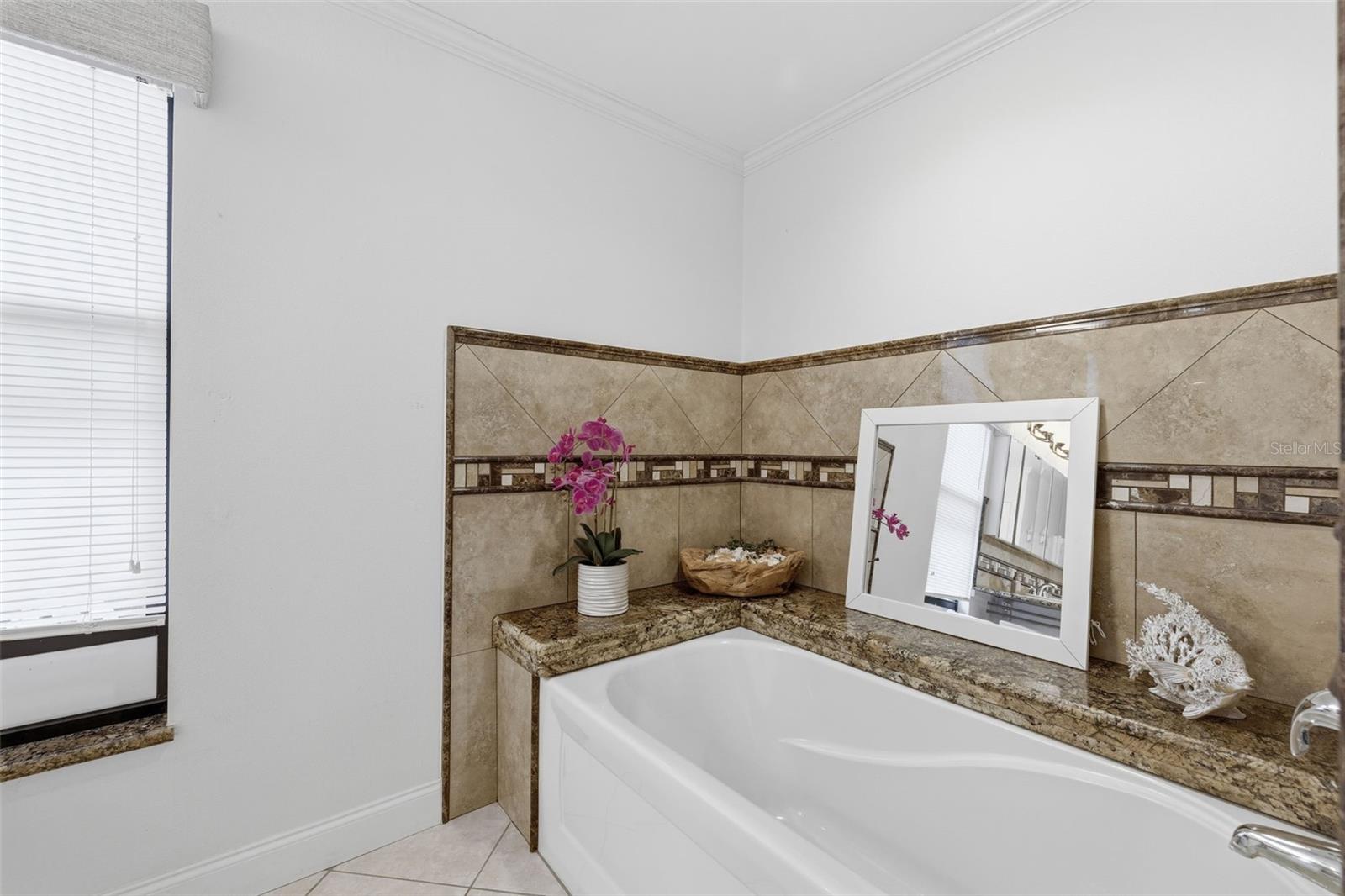 176 MAPLE AVE — photo 22