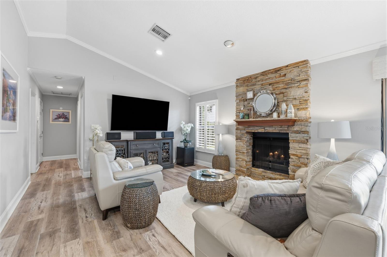 176 MAPLE AVE — photo 8