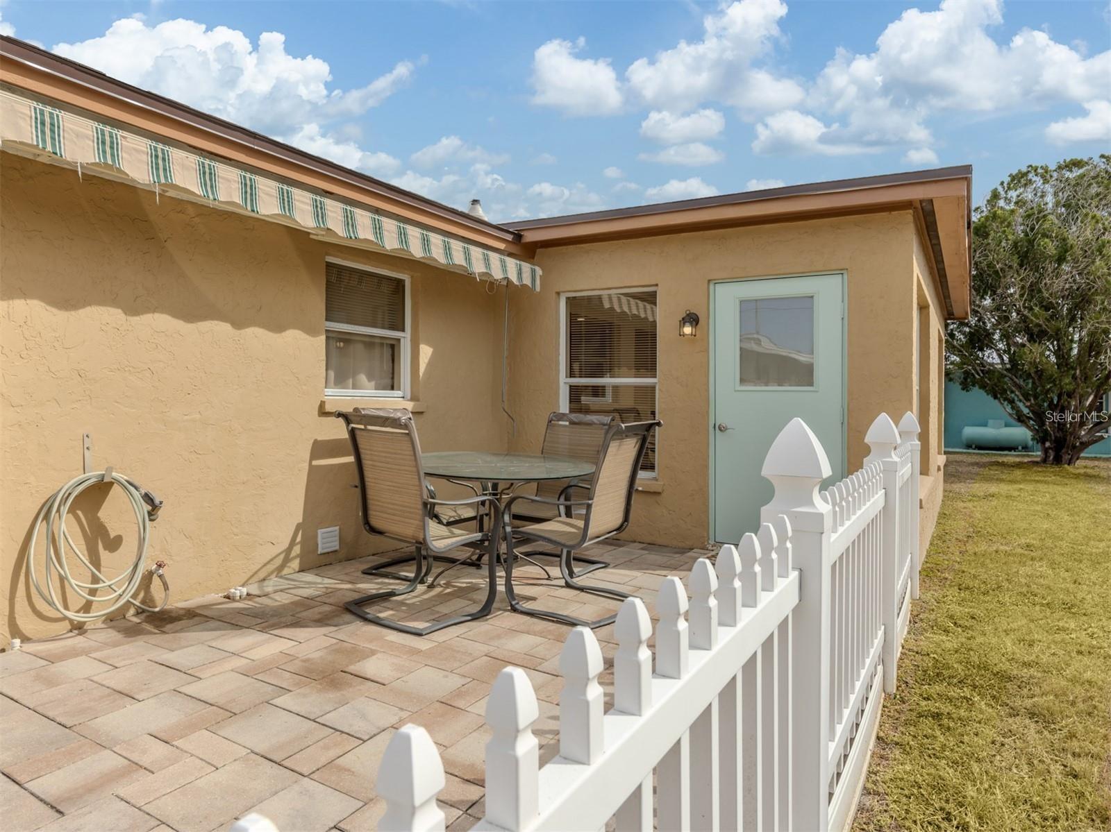 1215 MANGO AVE — photo 4
