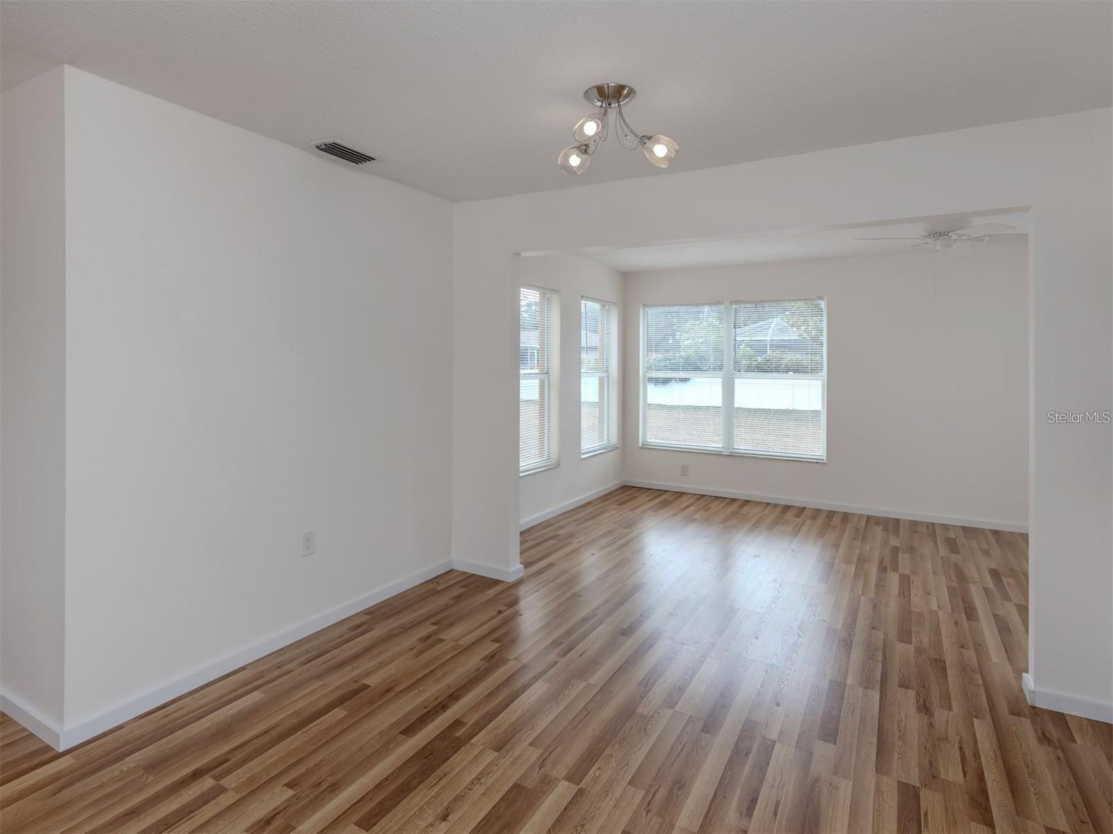 1215 MANGO AVE — photo 25