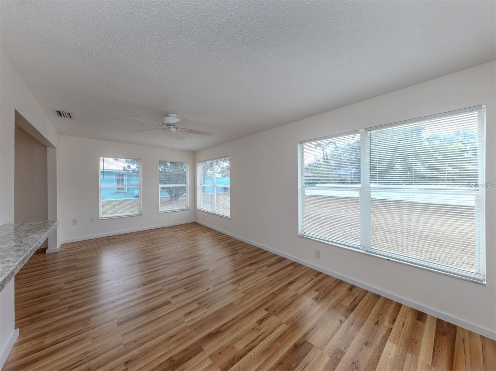 1215 MANGO AVE — photo 30
