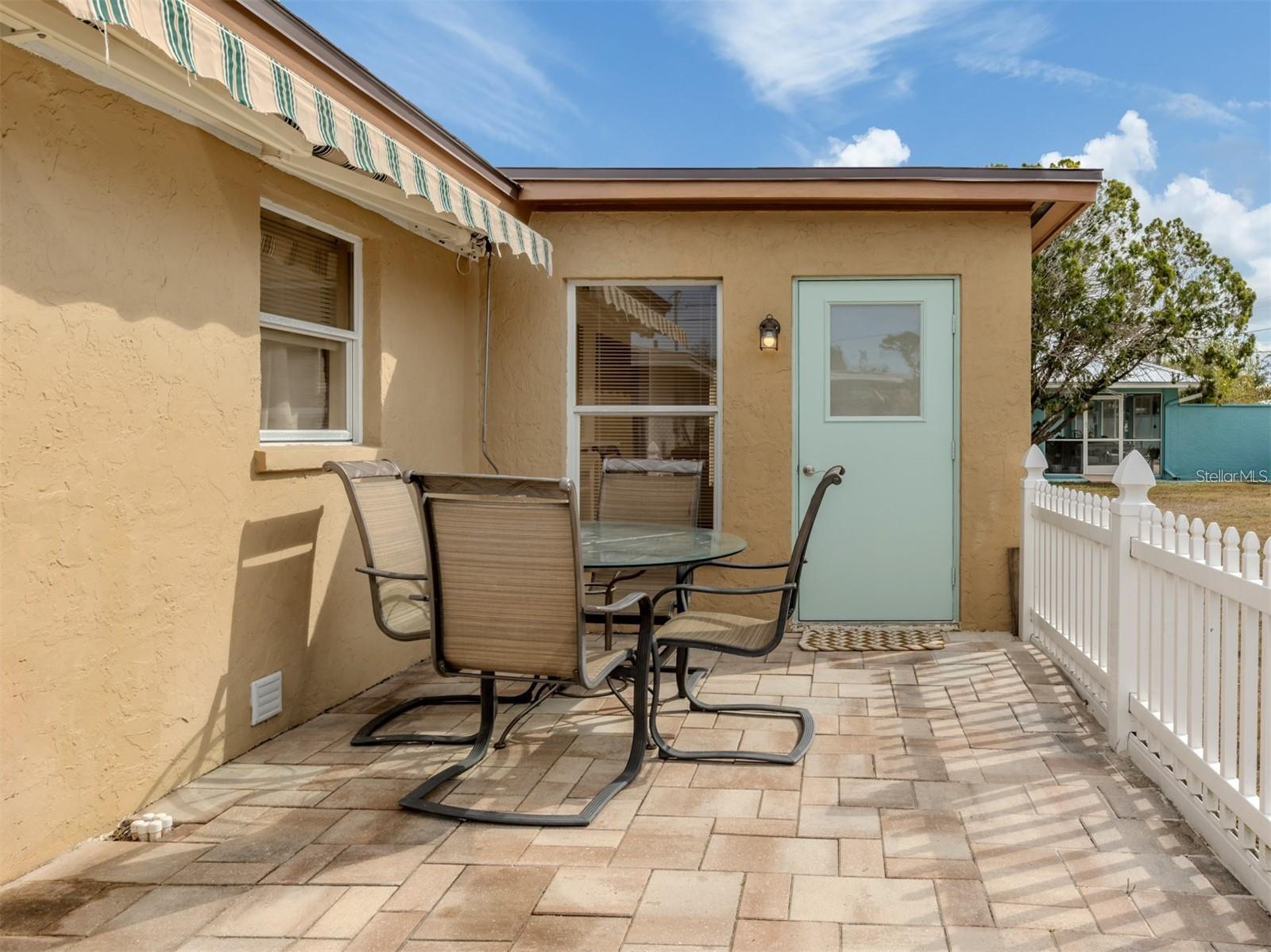 1215 MANGO AVE — photo 32