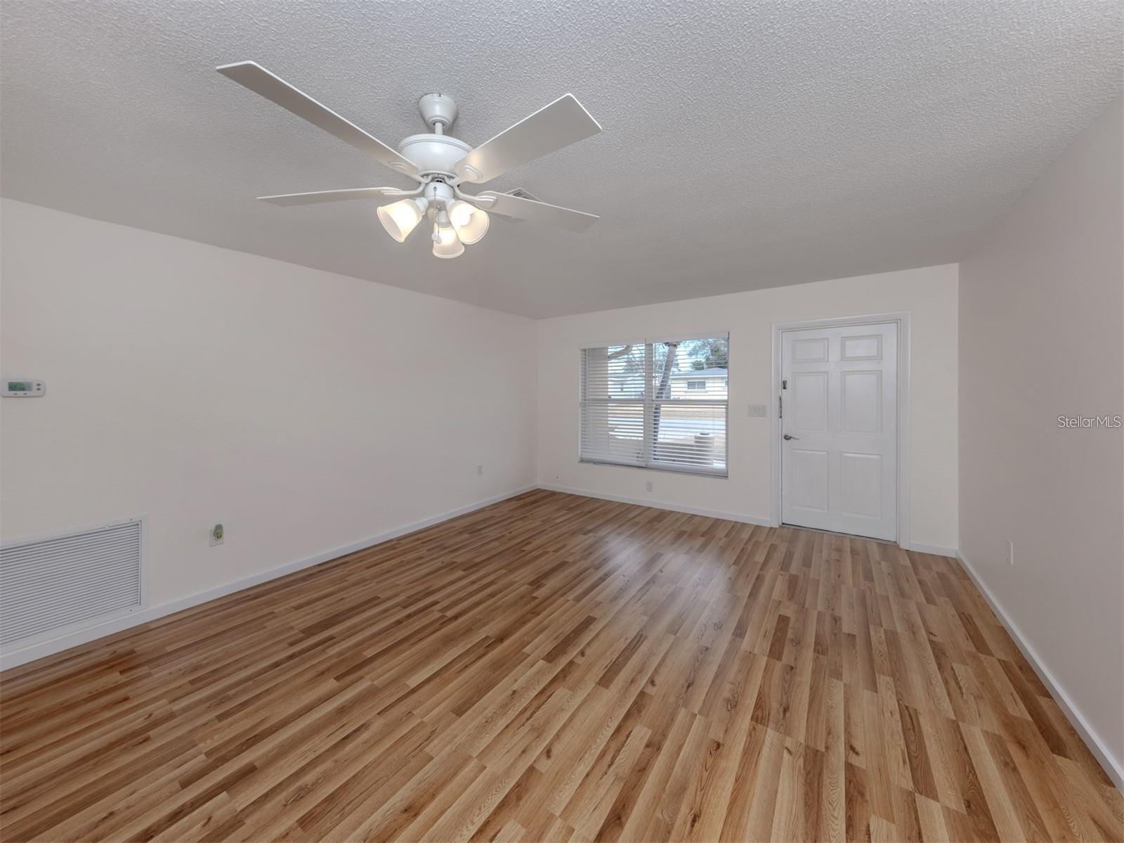 1215 MANGO AVE — photo 28