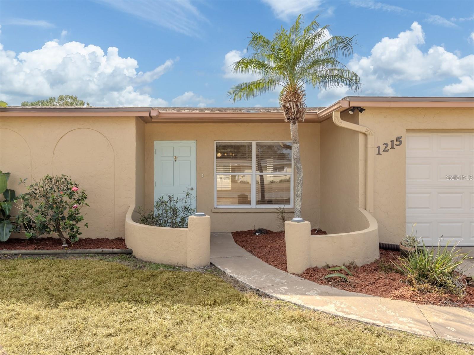 1215 MANGO AVE — photo 2