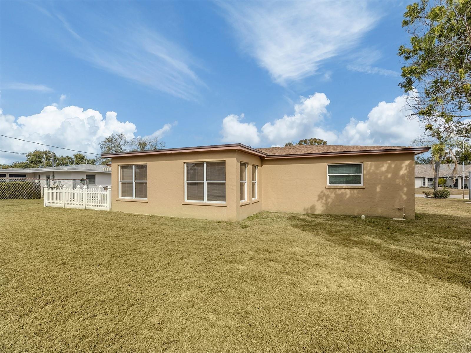 1215 MANGO AVE — photo 33
