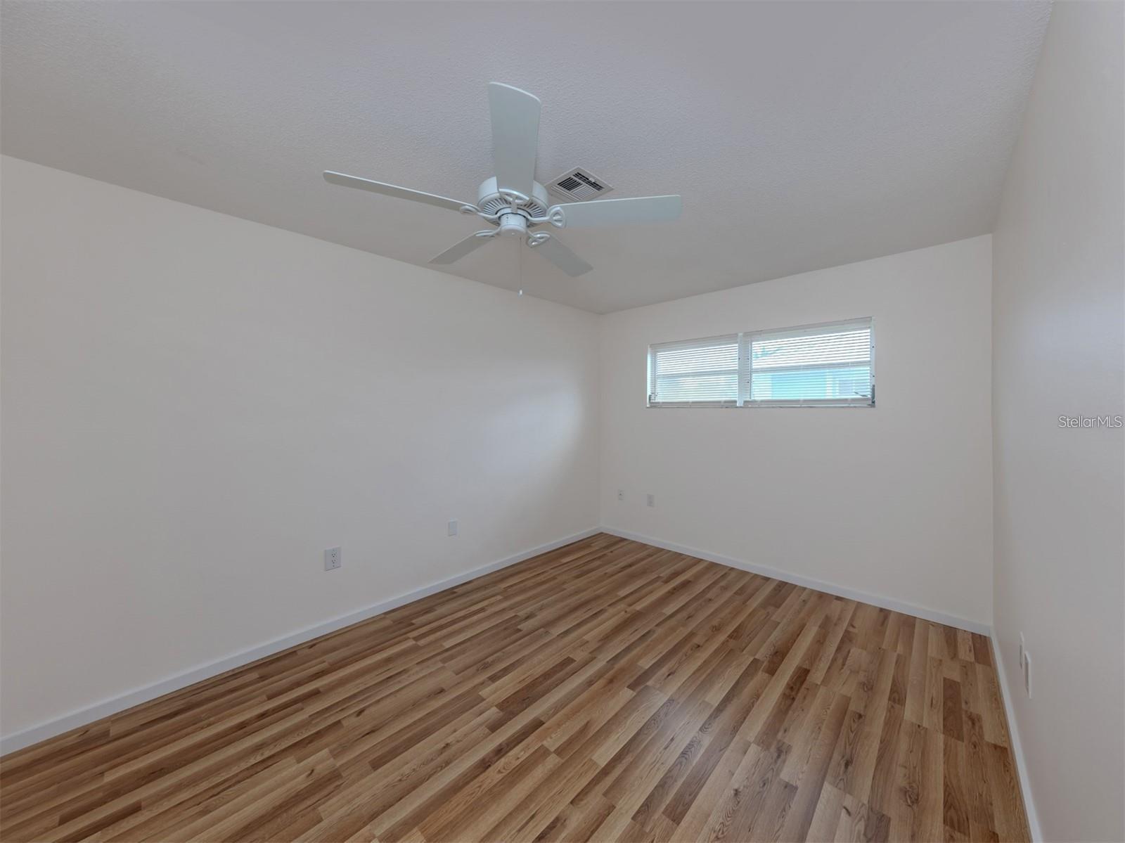 1215 MANGO AVE — photo 16