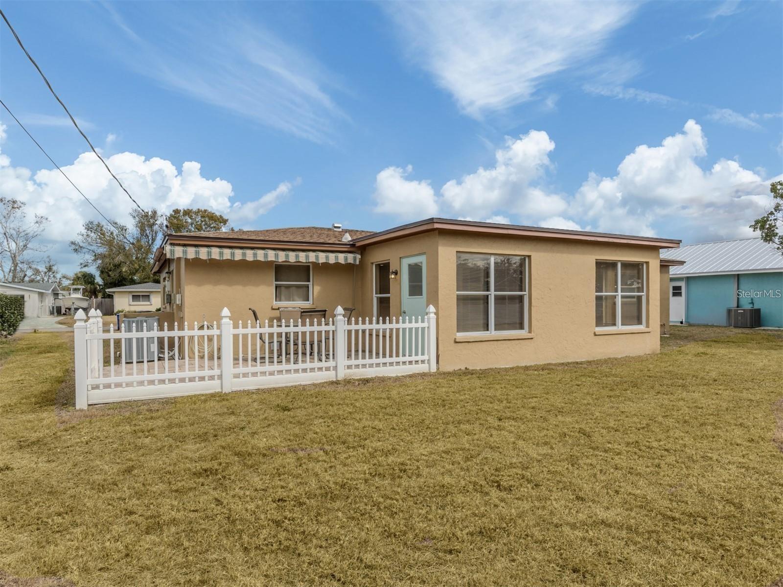 1215 MANGO AVE — photo 34