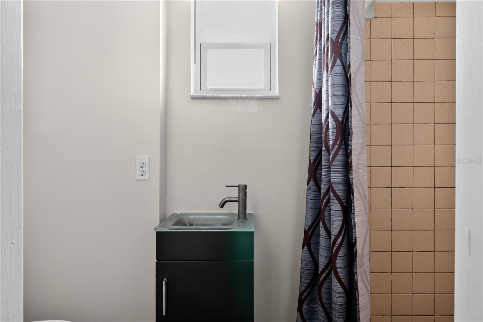 7036 ASHWOOD DR — photo 15