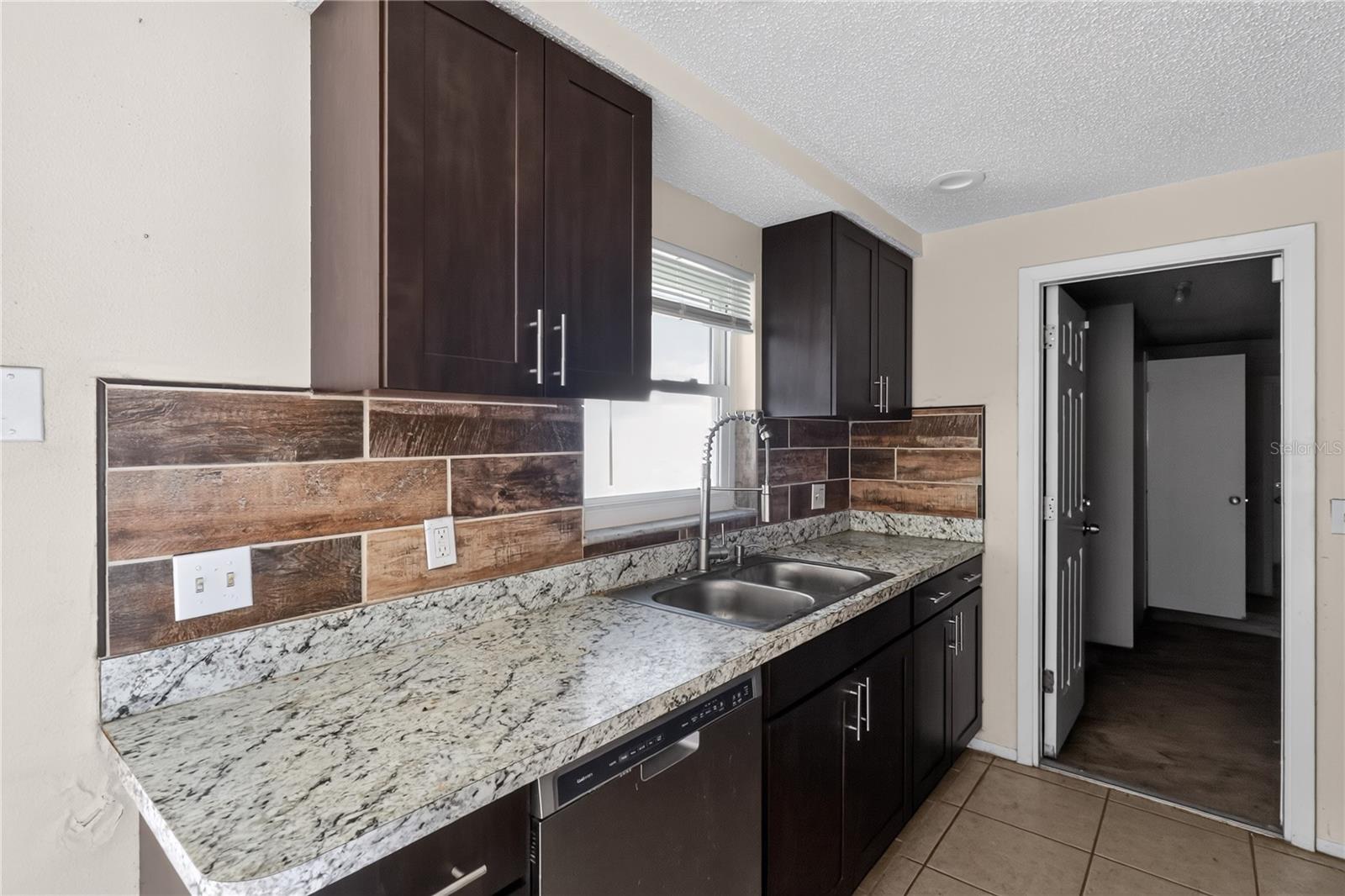 7036 ASHWOOD DR — photo 11