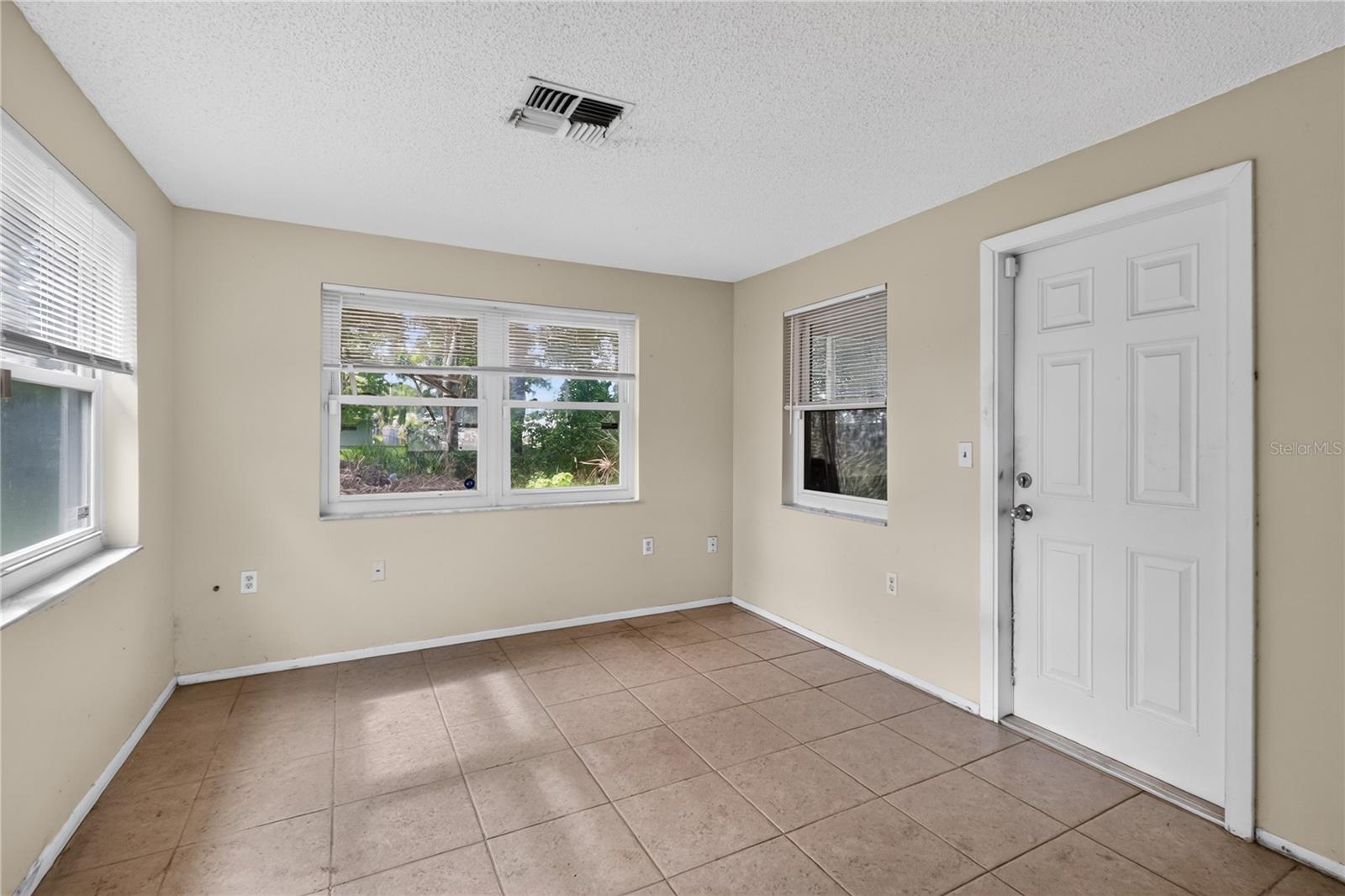 7036 ASHWOOD DR — photo 24