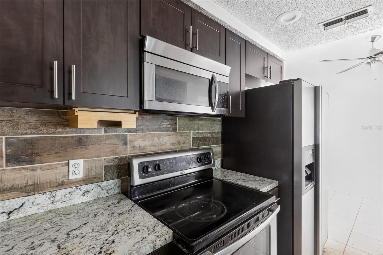 7036 ASHWOOD DR — photo 10