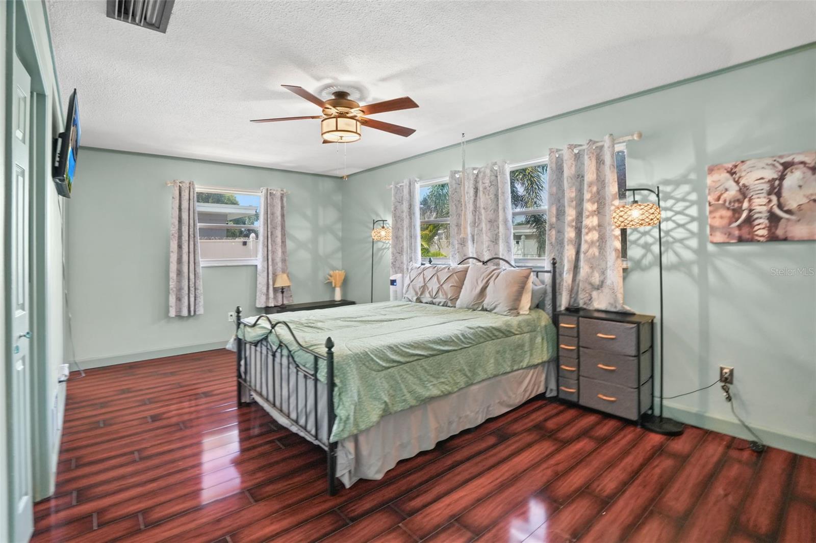 1564 SANTA MONICA DR — photo 11