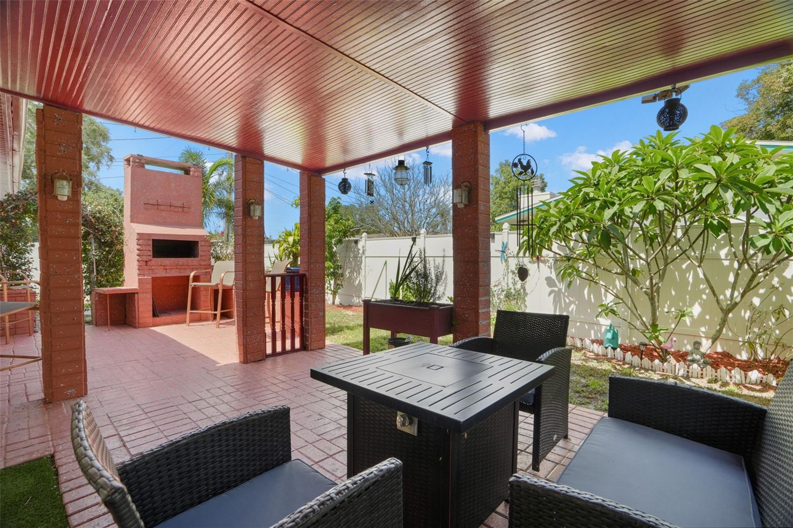 1564 SANTA MONICA DR — photo 28