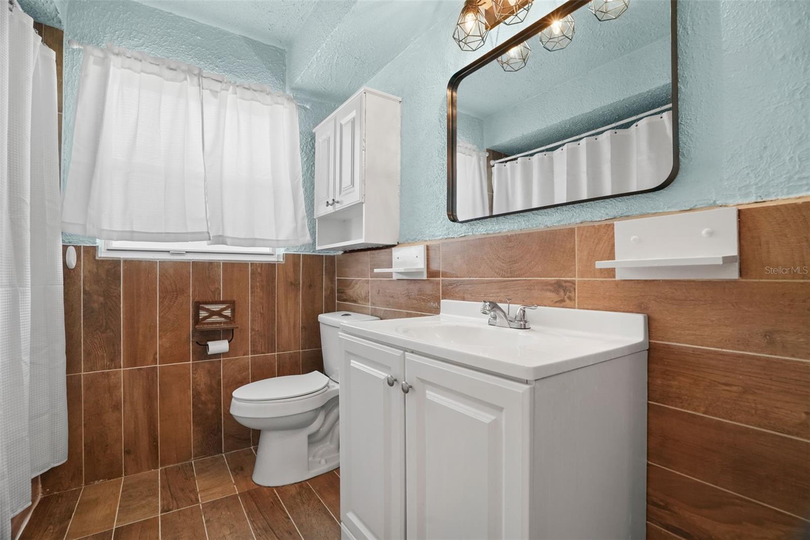 1564 SANTA MONICA DR — photo 19
