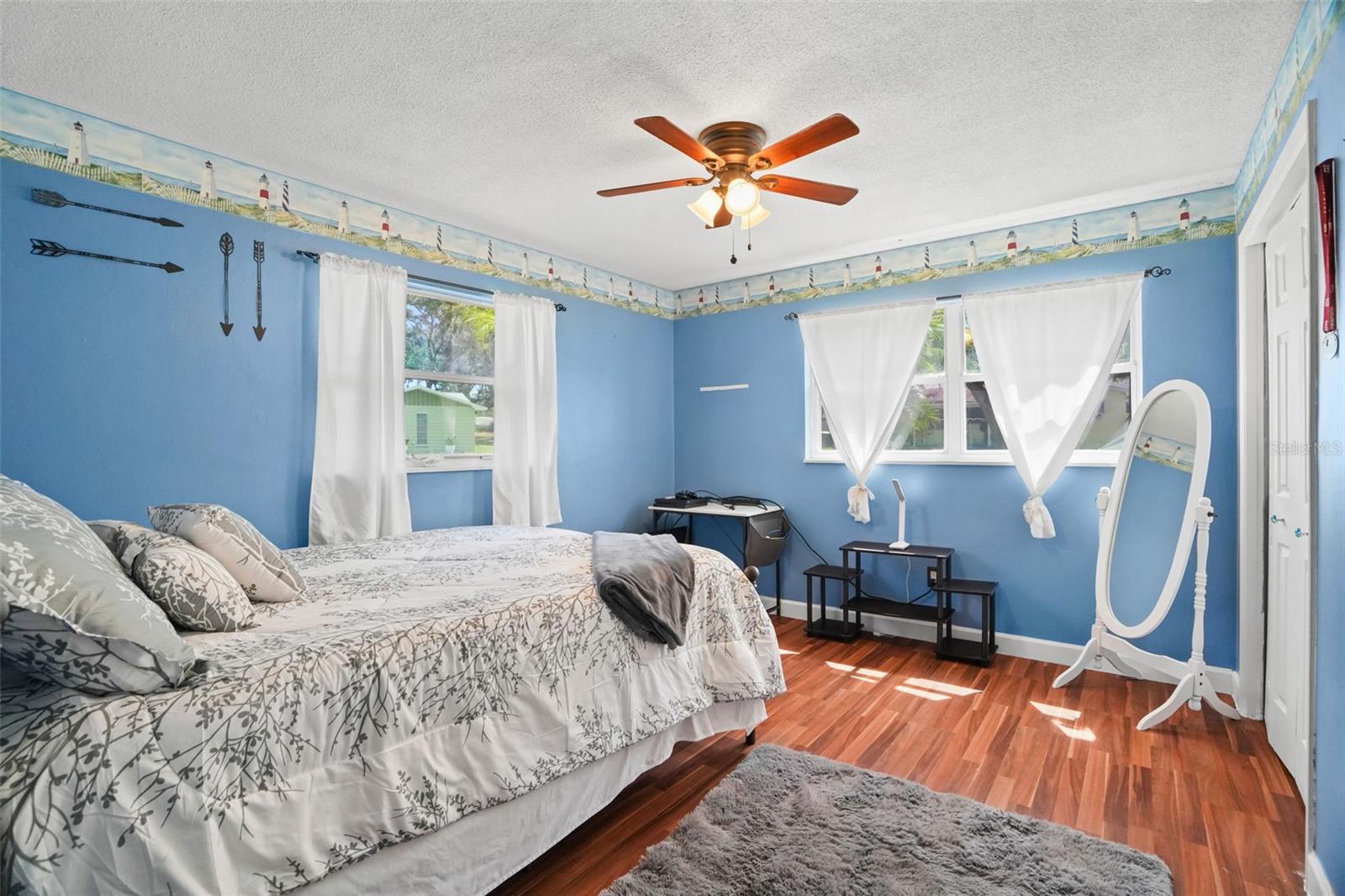 1564 SANTA MONICA DR — photo 16
