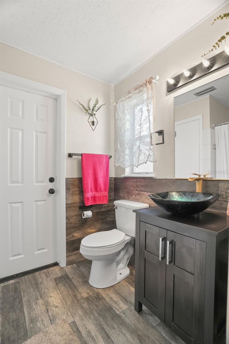 1564 SANTA MONICA DR — photo 13