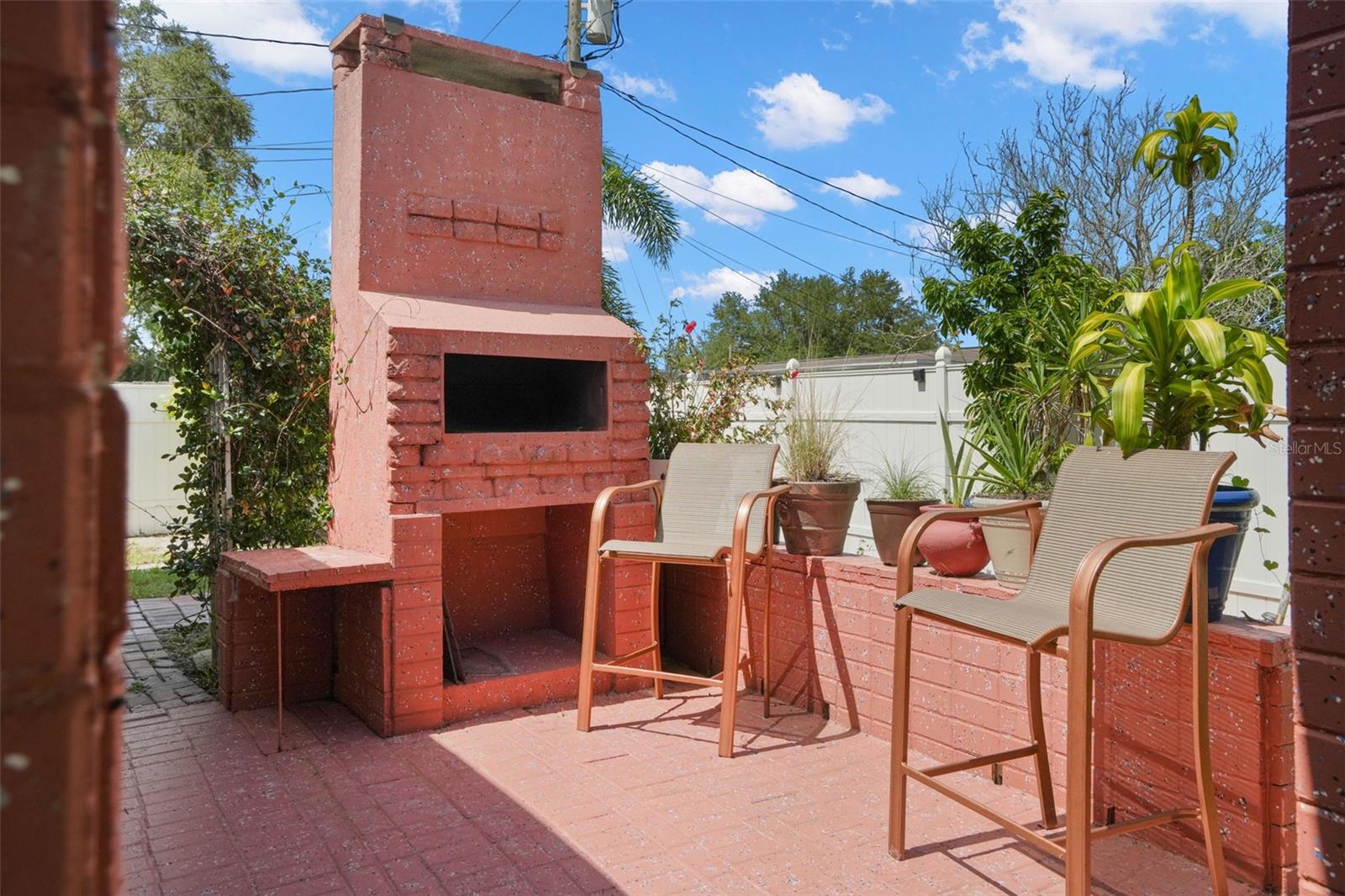 1564 SANTA MONICA DR — photo 23