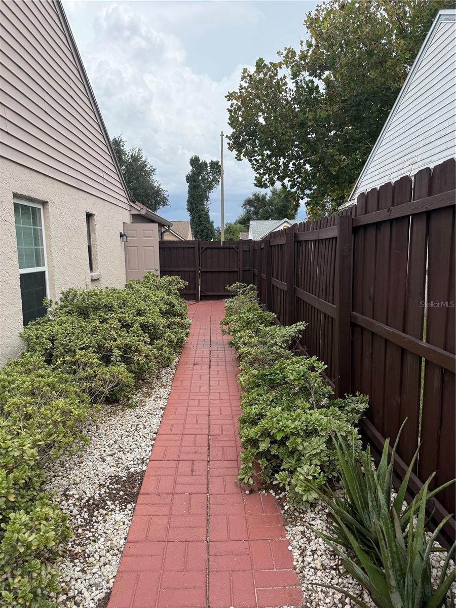 2601 HAMPTON PARK PL — photo 16