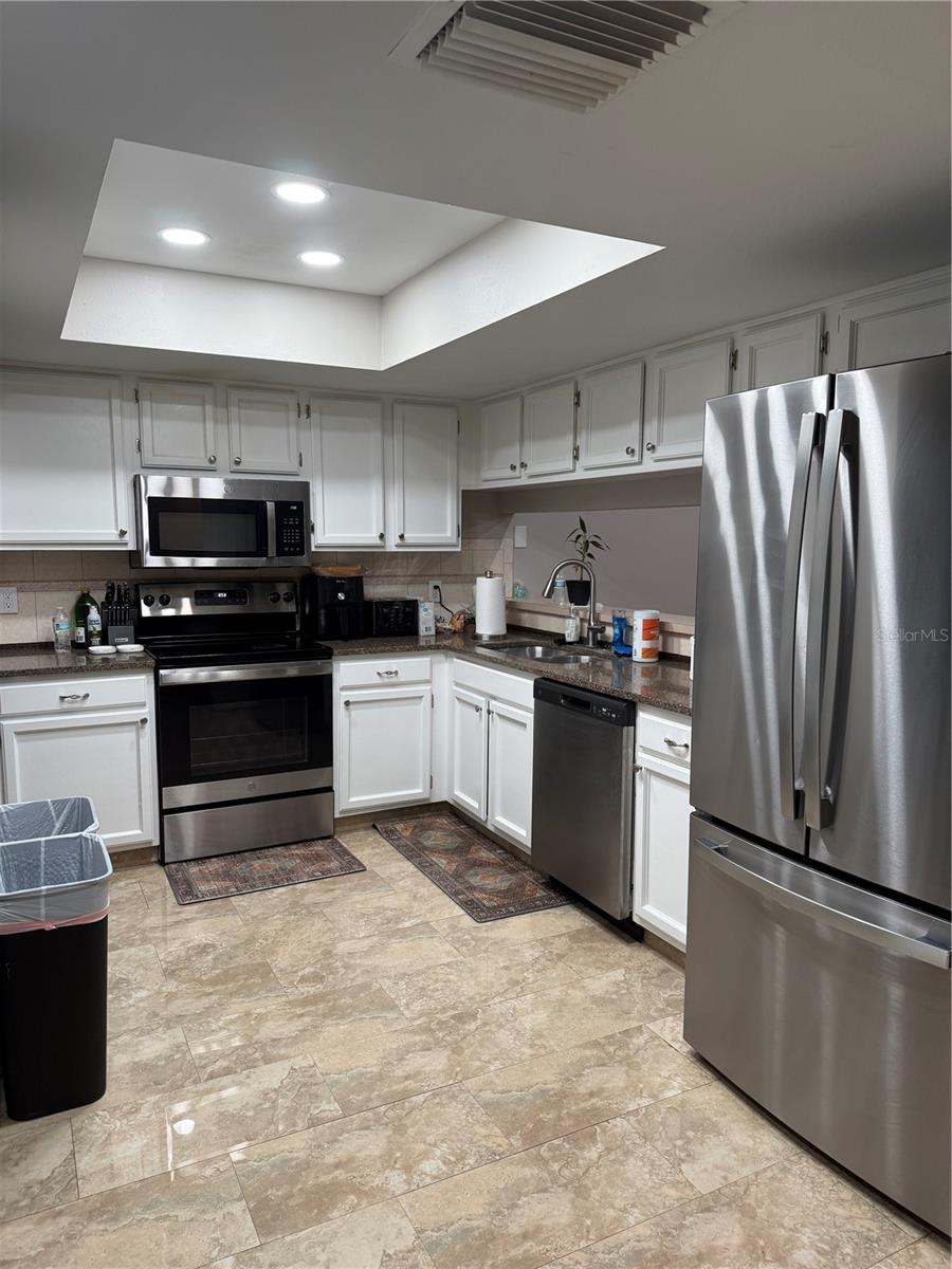 2601 HAMPTON PARK PL — photo 2