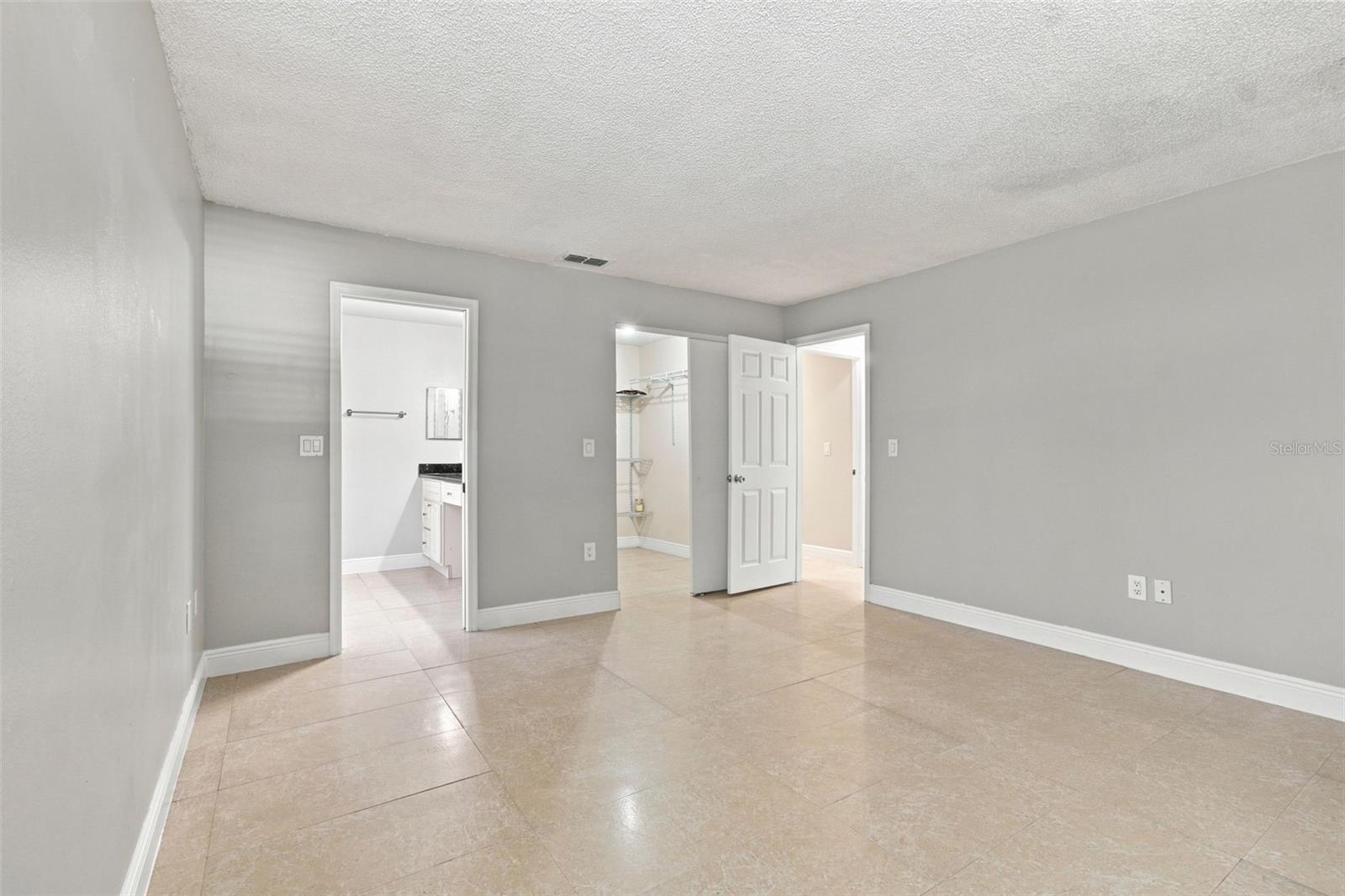4745 CANTERBURY DR — photo 22