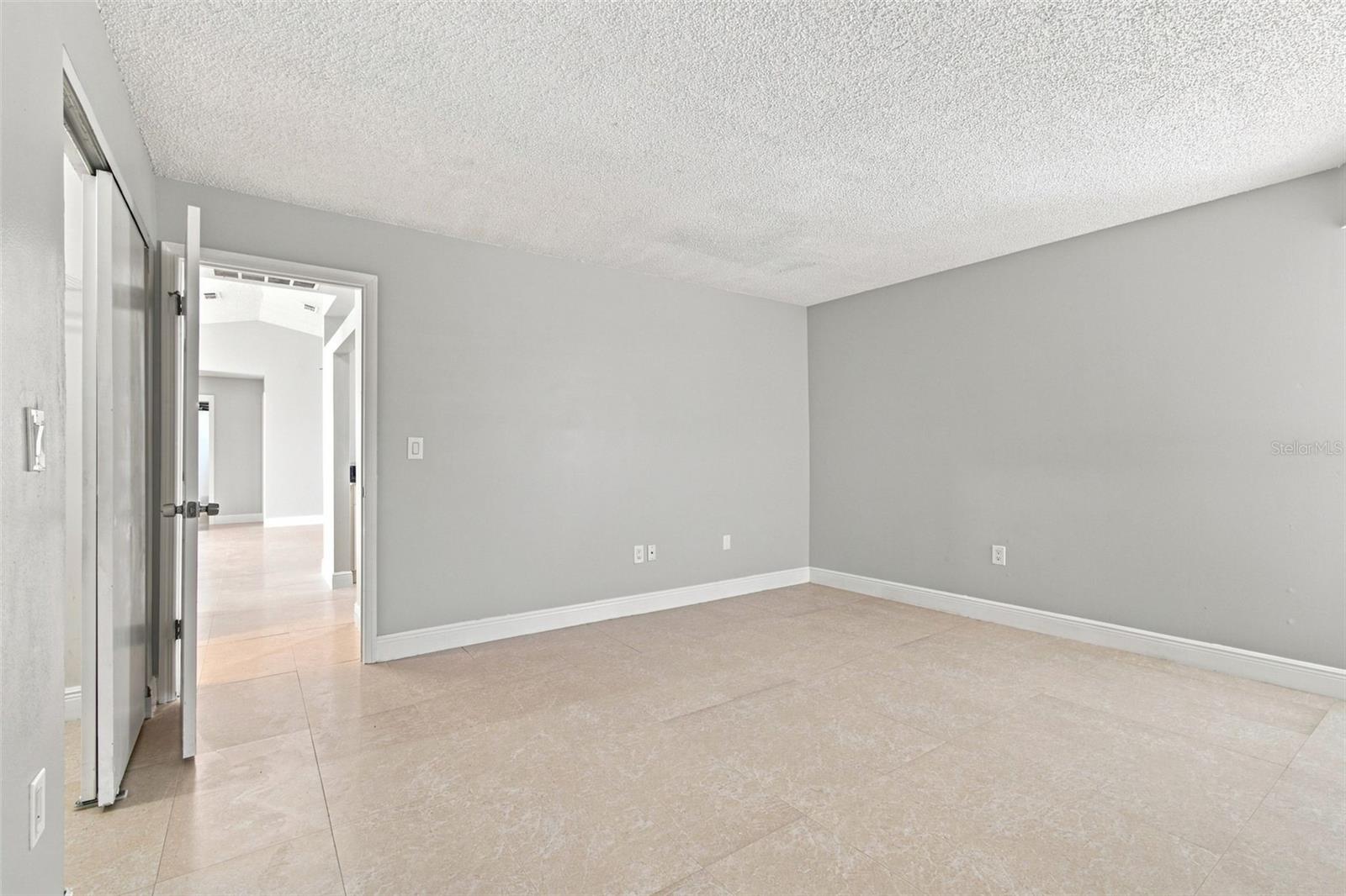 4745 CANTERBURY DR — photo 27