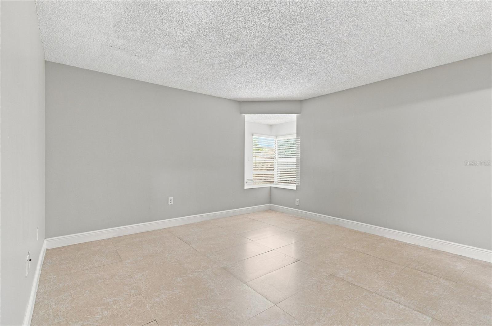4745 CANTERBURY DR — photo 21