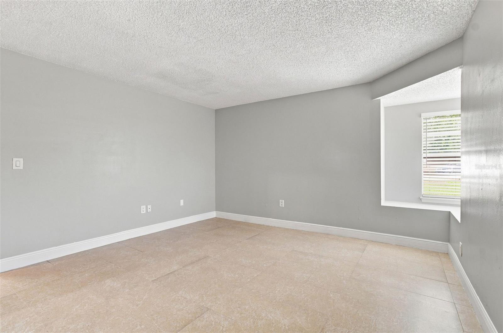 4745 CANTERBURY DR — photo 23