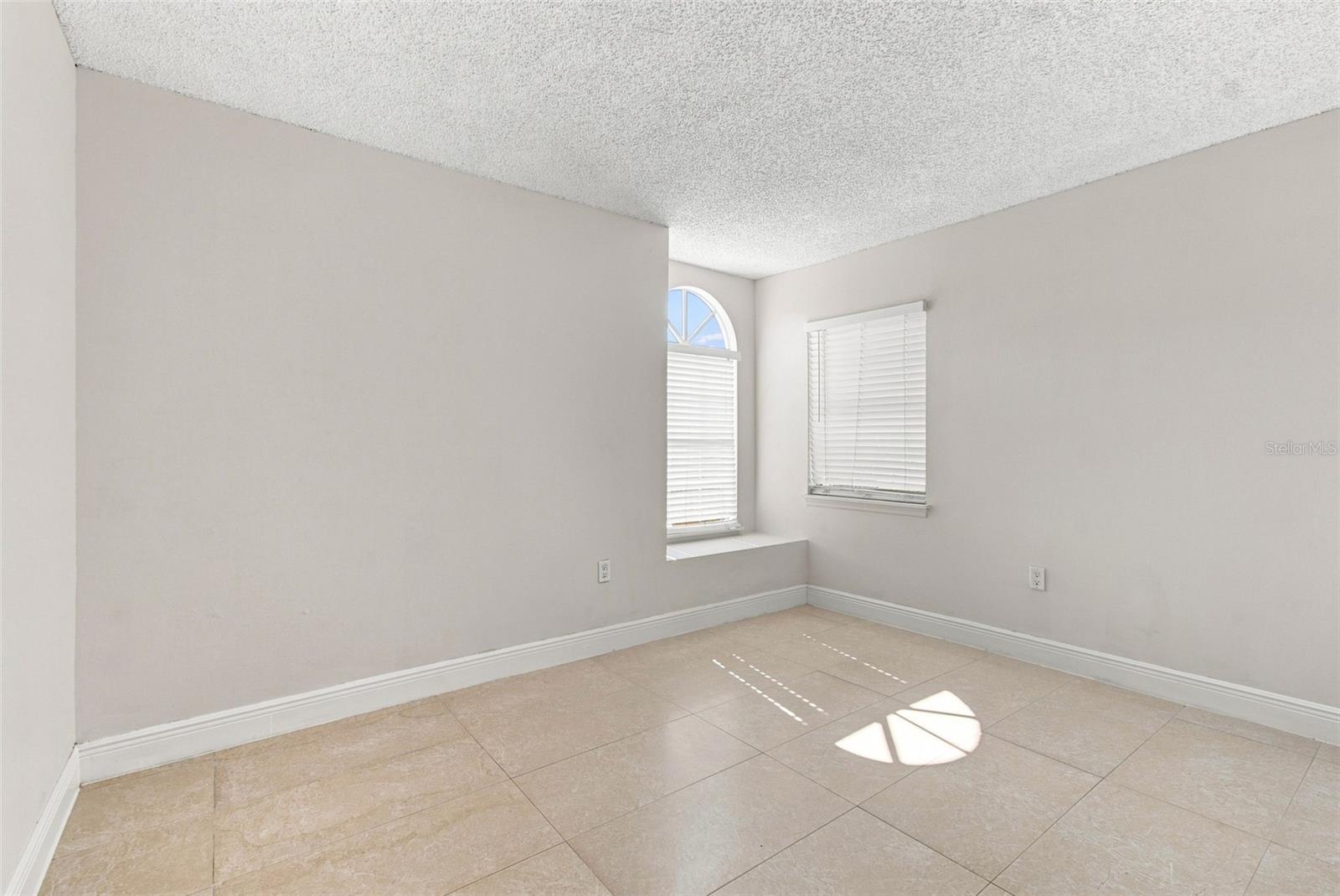 4745 CANTERBURY DR — photo 30