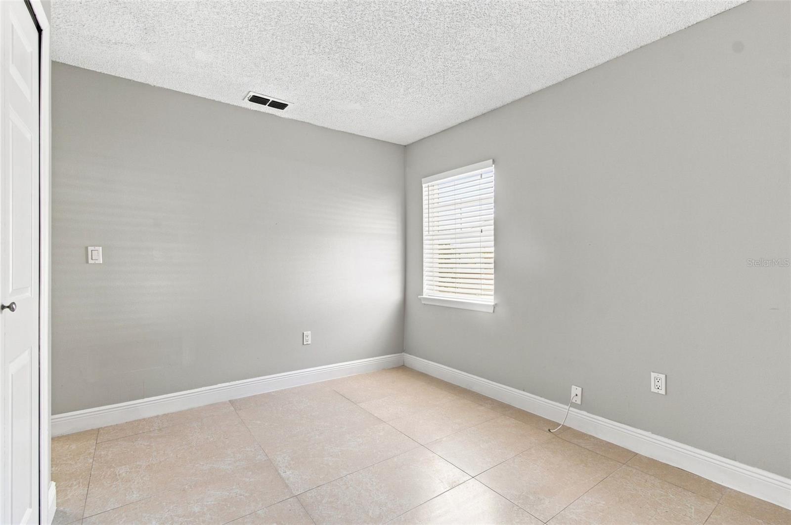 4745 CANTERBURY DR — photo 38