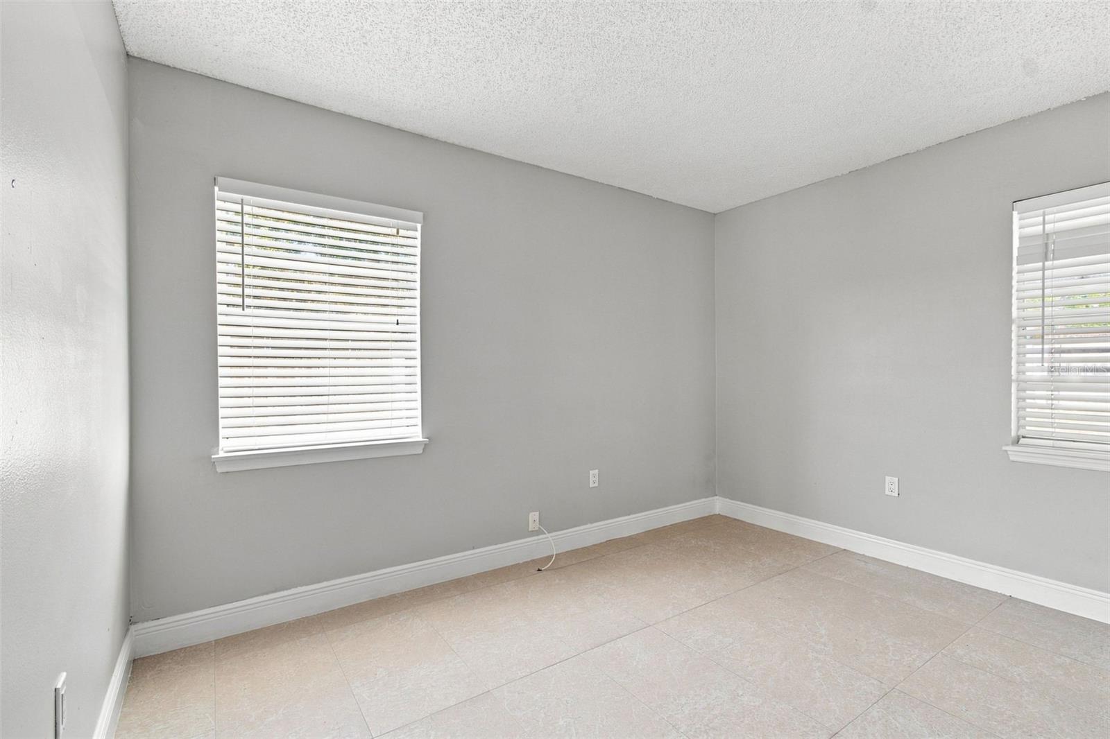 4745 CANTERBURY DR — photo 35
