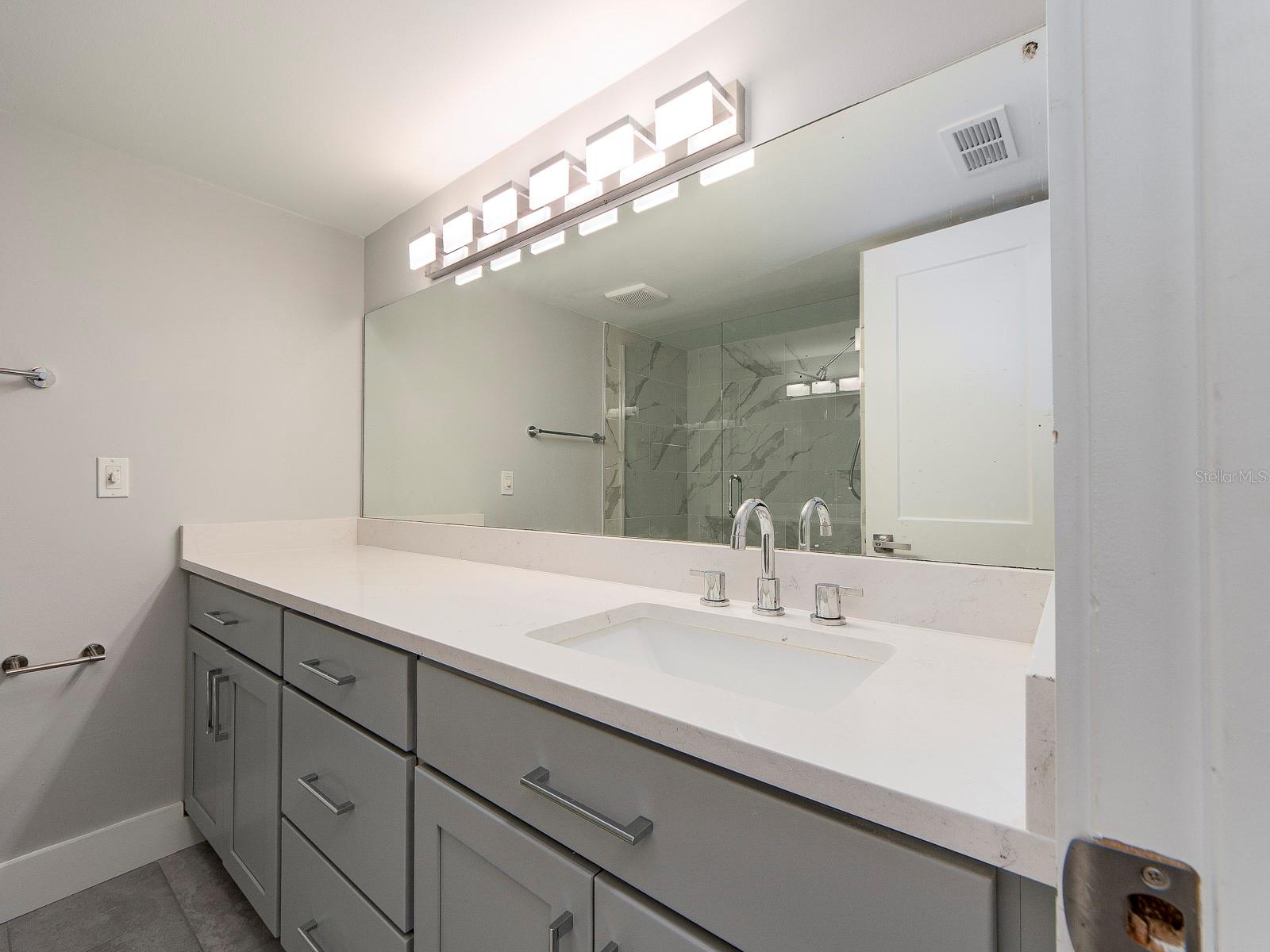 121 ISLAND WAY #334 — photo 16