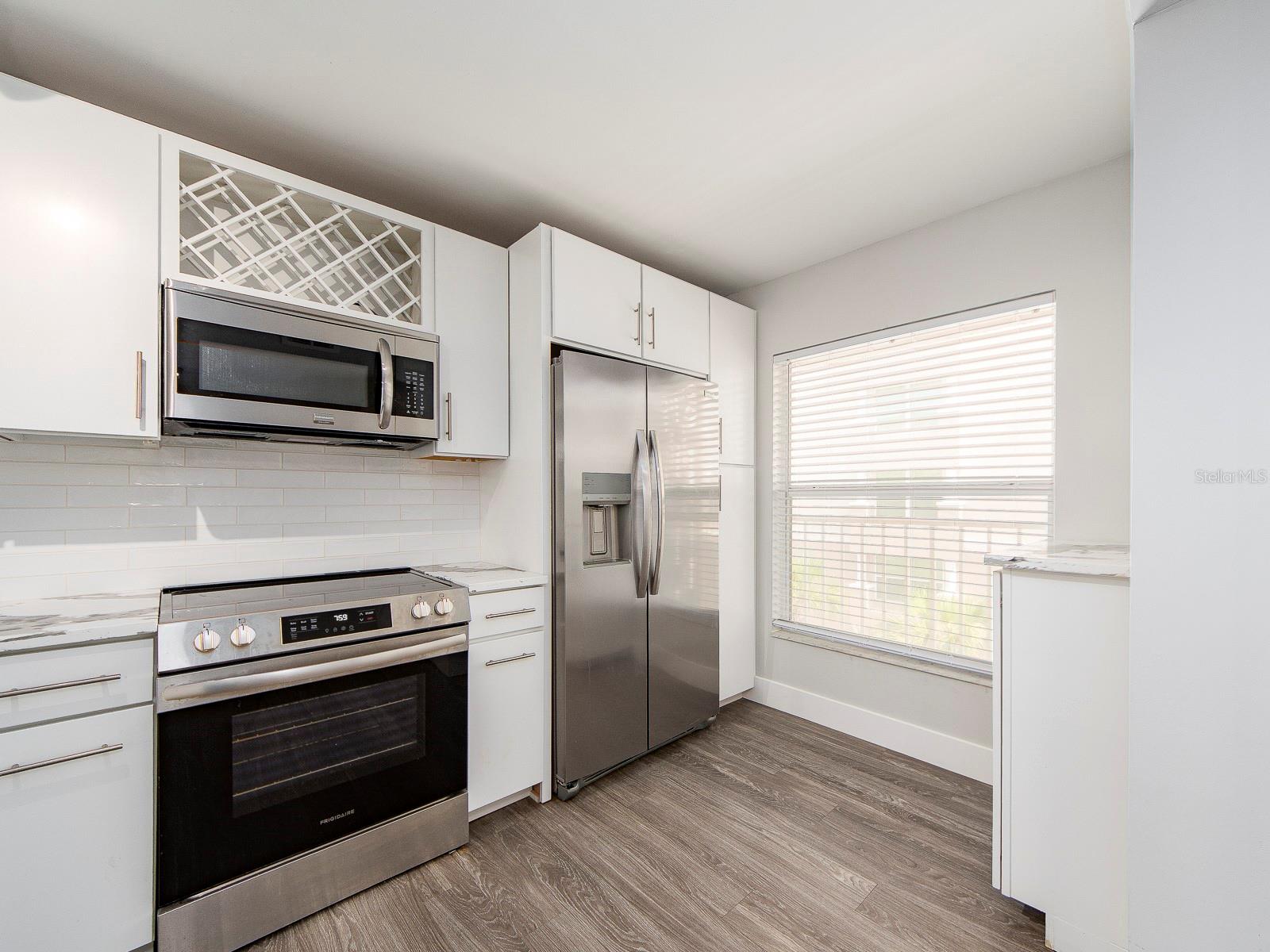 121 ISLAND WAY #334 — photo 4
