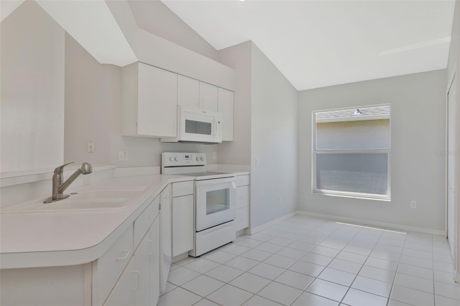 8512 HEYWARD RD — photo 32