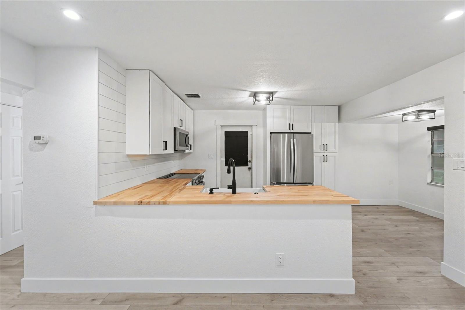 131 EMERALD LN — photo 12